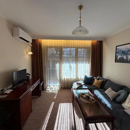 Cozy 300m To Gondola - Free Parking Apartment *