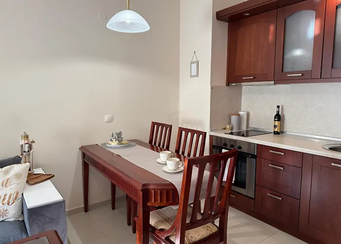 Cozy 300m To Gondola - Free Parking Apartment *